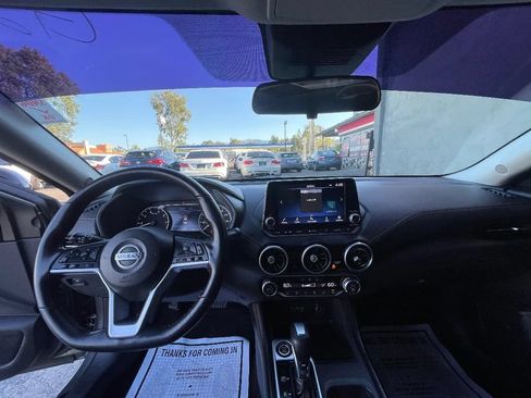 Used 2022 Nissan Sentra SR w/ SR Premium Package FWD image 10
