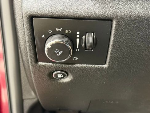 Used 2018 Jeep Grand Cherokee Altitude image 33