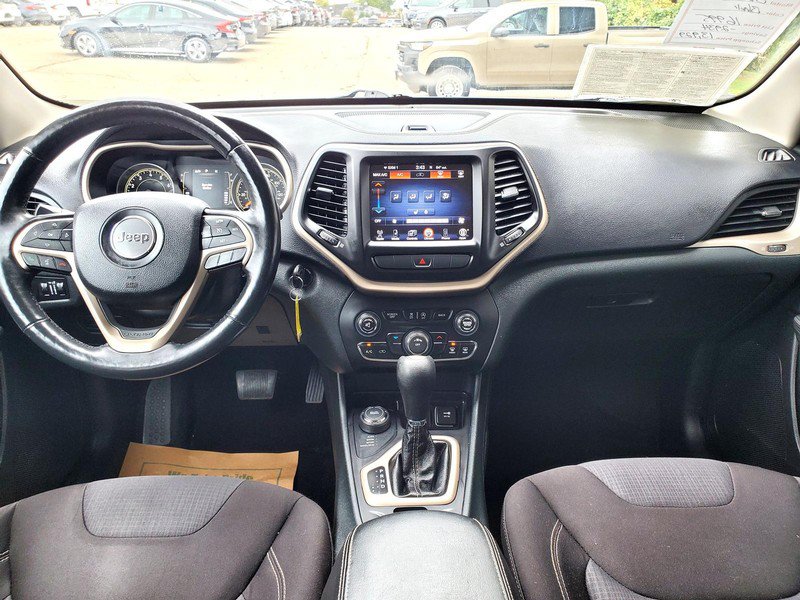 Used 2015 Jeep Cherokee Latitude w/ Cold Weather Group AWD/4WD image 8