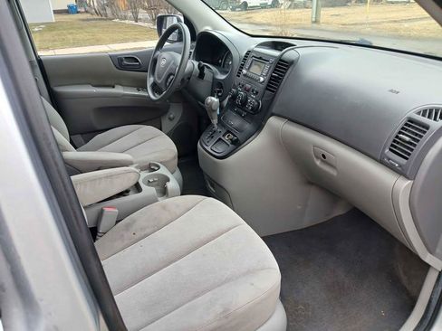 Used 2011 Kia Sedona LX image 15