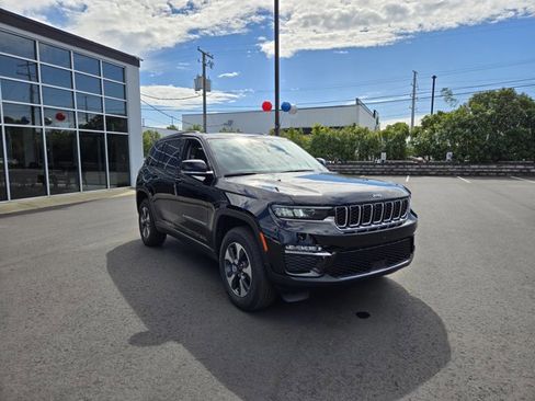 Used 2023 Jeep Grand Cherokee 4WD 4xe image 3