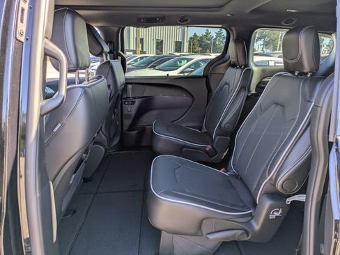 New 2026 Chrysler Pacifica Limited w/ S Appearance Package FWD image 14