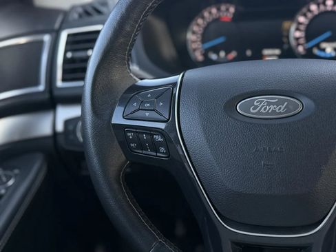 Used 2018 Ford Explorer Platinum image 25