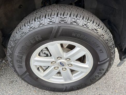 Used 2021 Ford F150 XLT image 12