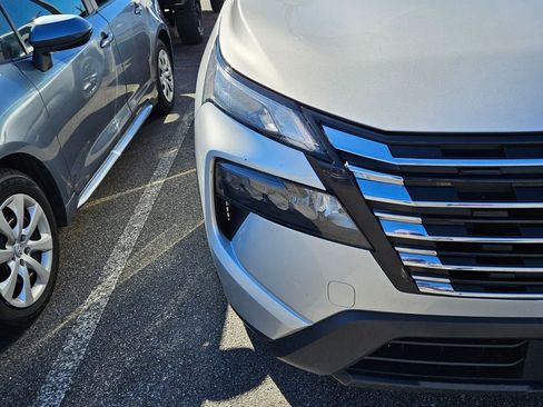 Used 2024 Nissan Rogue S image 5