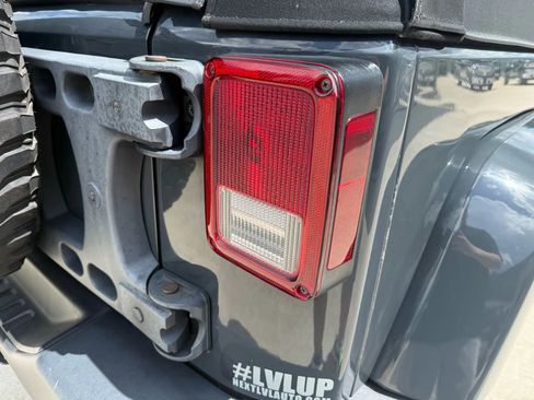 Used 2017 Jeep Wrangler Unlimited Rubicon image 57