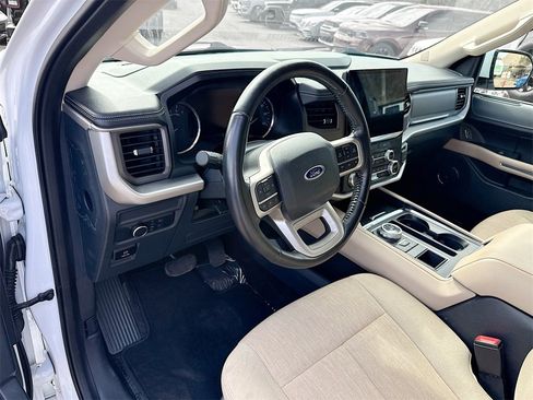 Used 2022 Ford Expedition XLT image 10