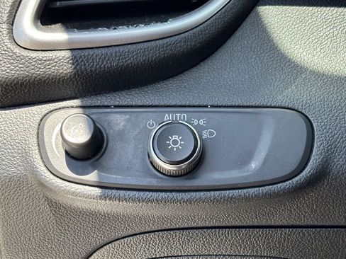 Used 2020 Chevrolet Trax LS FWD image 29