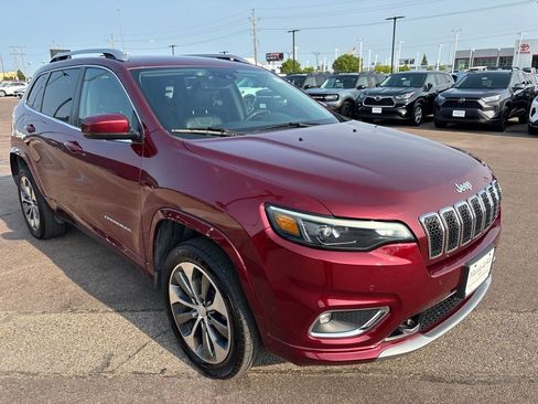 Used 2019 Jeep Cherokee Overland w/ Technology Group AWD/4WD image 3