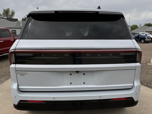 Used 2025 Lincoln Navigator Reserve AWD/4WD image 6