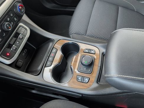 Used 2023 GMC Acadia SLE w/ Driver Convenience Package FWD image 23
