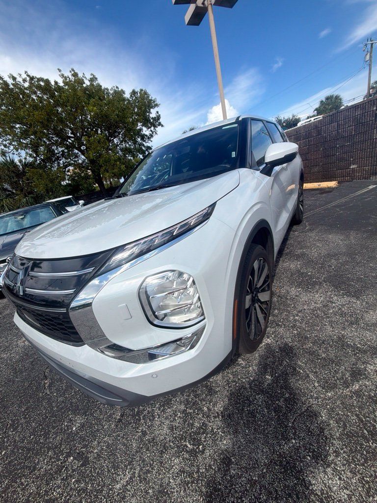 Used 2025 Mitsubishi Outlander SE AWD/4WD image 1