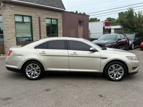 Used 2011 Ford Taurus Limited w/ 301A Rapid Spec Order Code FWD image 4