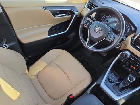 Used 2023 Toyota RAV4 XLE Premium image 18