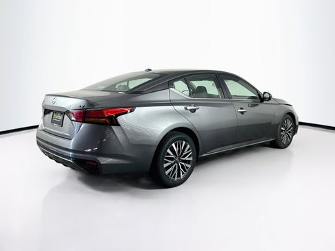 Used 2023 Nissan Altima 2.5 SV FWD image 9