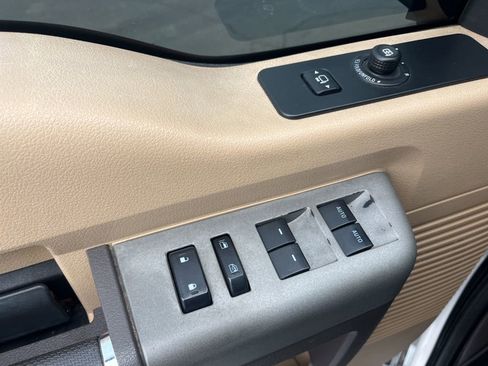 Used 2016 Ford F350 Lariat w/ Chrome Package image 25