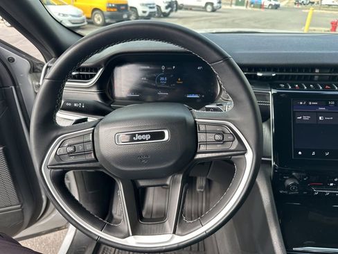 Used 2023 Jeep Grand Cherokee L Altitude image 13