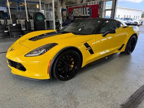 Used 2019 Chevrolet Corvette Grand Sport w/ Carbon Flash Badge Package RWD image 4