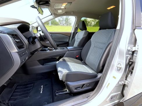Used 2023 Nissan Rogue SV AWD/4WD image 10