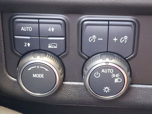 Used 2024 Chevrolet Suburban LS image 26