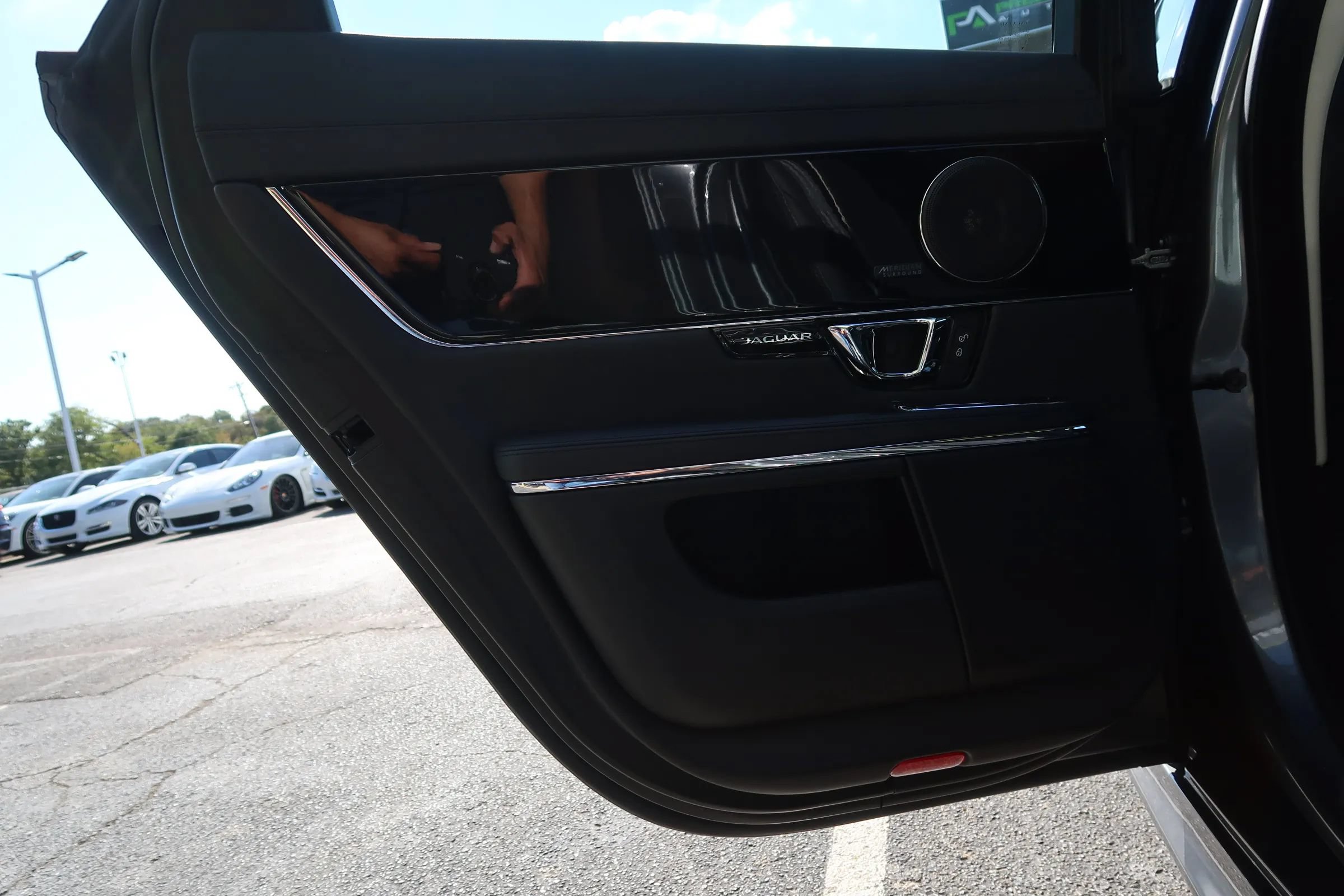Used 2019 Jaguar XJ R-Sport RWD image 46