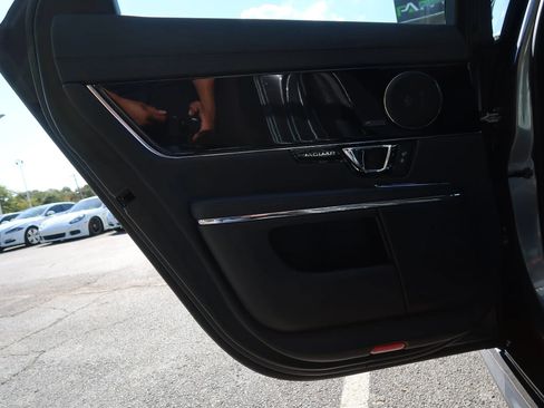 Used 2019 Jaguar XJ R-Sport RWD image 46