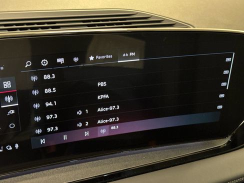 New 2025 Audi Q6 e-tron Premium Plus image 17