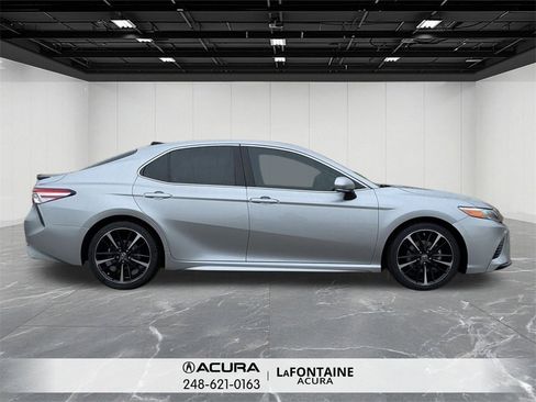 Used 2020 Toyota Camry XSE image 6