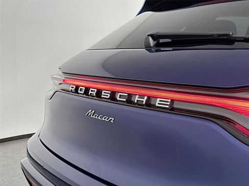 Certified 2026 Porsche Macan AWD/4WD image 17