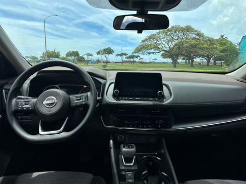 Used 2023 Nissan Rogue SV FWD image 14