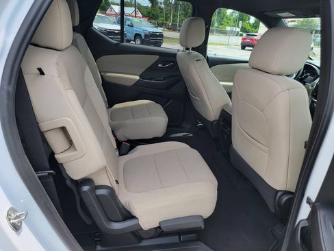 Used 2022 Chevrolet Traverse LT FWD image 6