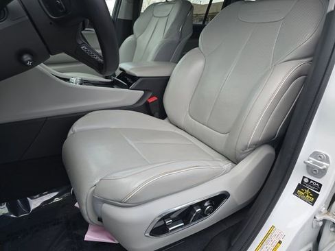 Used 2023 Jeep Grand Cherokee L Overland w/ Advanced Protech Group III image 5