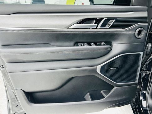 Used 2025 Jeep Wagoneer Series II image 13