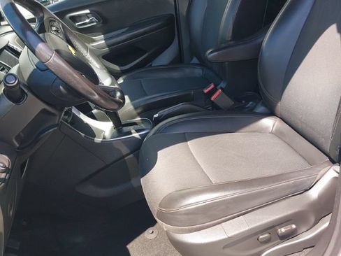 Used 2022 Chevrolet Trax LT w/ Driver Confidence Package AWD/4WD image 5