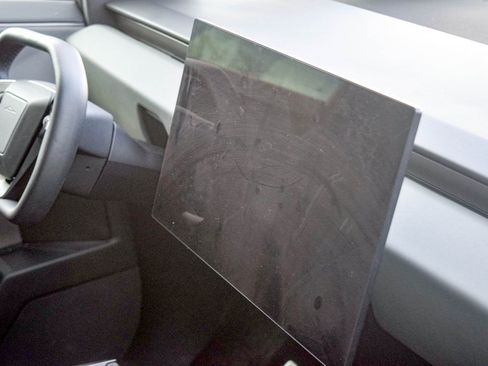 Used 2025 Tesla Cybertruck AWD Crew Cab image 19