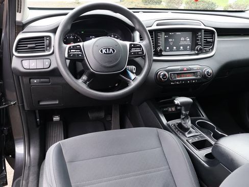 Used 2019 Kia Sorento LX image 23
