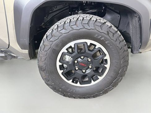 Certified 2025 Toyota Tacoma TRD Off-Road w/ TRD Off Road Premium Package AWD/4WD image 27