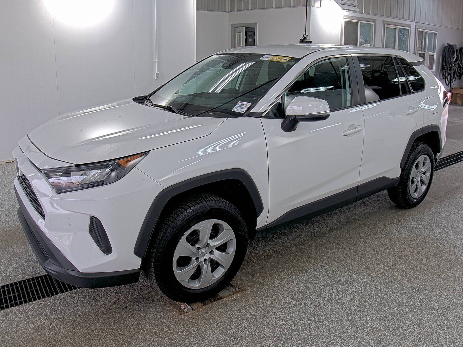Used 2022 Toyota RAV4 LE AWD/4WD image 1