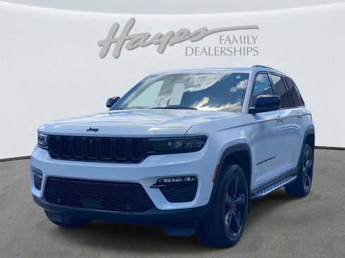 Used 2025 Jeep Grand Cherokee Limited w/ Luxury Tech Group II RWD image 10