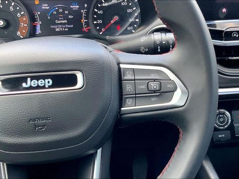 Used 2025 Jeep Compass Trailhawk AWD/4WD image 20