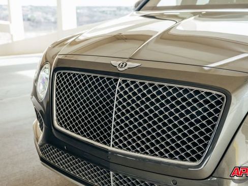 Used 2017 Bentley Bentayga image 29