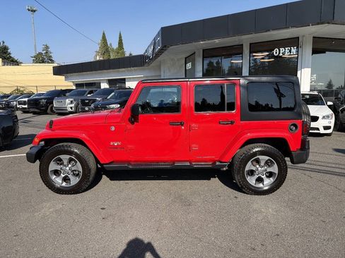 Used 2017 Jeep Wrangler Unlimited Sahara w/ Connectivity Group AWD/4WD image 2