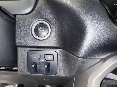 Used 2022 Toyota Tundra SR5 w/ SR5 Premium Package image 32