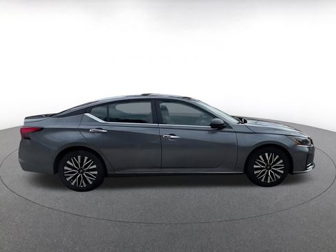 Used 2025 Nissan Altima 2.5 SV image 15