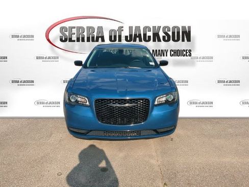 Used 2022 Chrysler 300 Touring w/ Sport Appearance Package RWD image 3