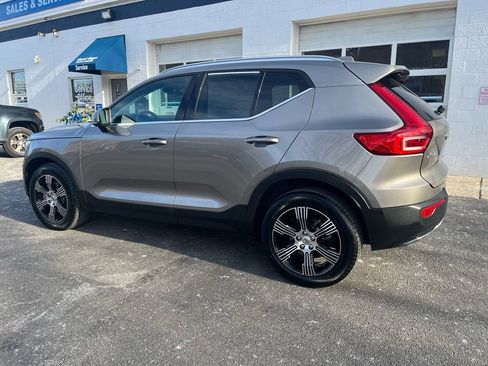 Used 2020 Volvo XC40 T5 Inscription image 2