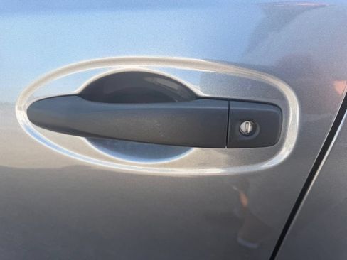 Used 2020 Nissan Rogue S FWD image 9