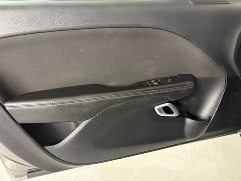 Used 2016 Dodge Challenger SXT image 18