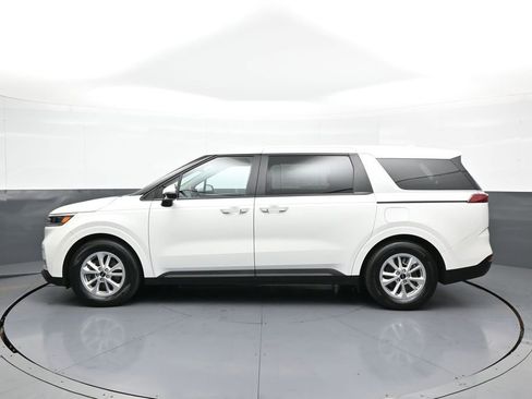 Used 2024 Kia Carnival LX FWD image 9