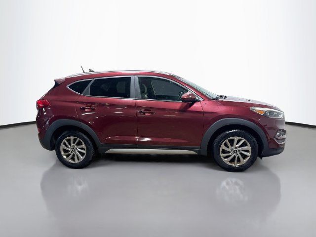 Used 2017 Hyundai Tucson SE w/ SE Popular Package 02 AWD/4WD image 3